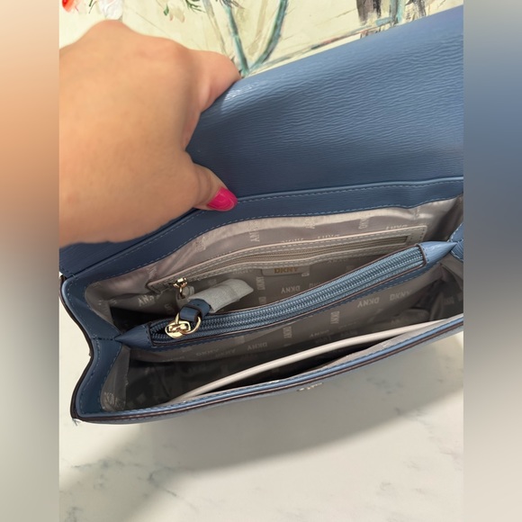 SOLD❤️🌷DKNY sina blue shoulder bag 💙 - Picture 10 of 15